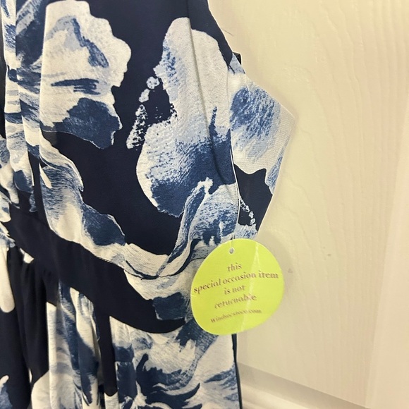 Windsor Bea Formal Floral Wrap Dress Size Medium NWT - Picture 7 of 15